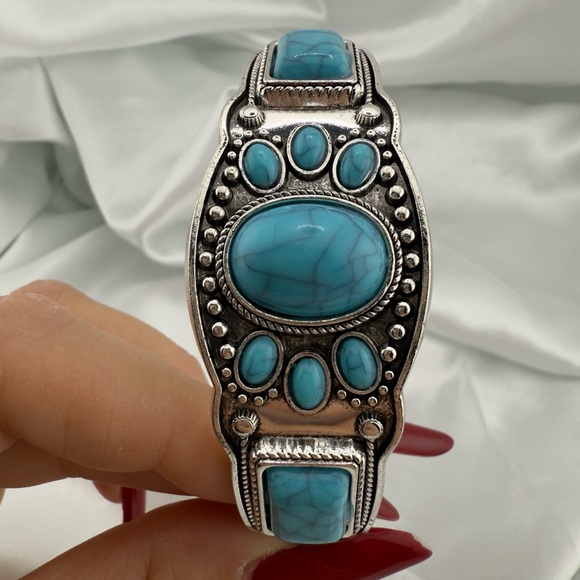 Vintage Antique Cuff Turquoise and Silver Women's Bracelet - Picture 8 of 8